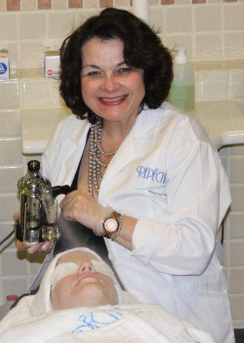 Beauty Professionals Learn From the Master