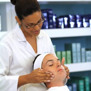 Oasys Day Spa Shows Their Team Spirit – Repêchage Skincare Event Will Be Held To Raise Money For Local Cheerleading Team!